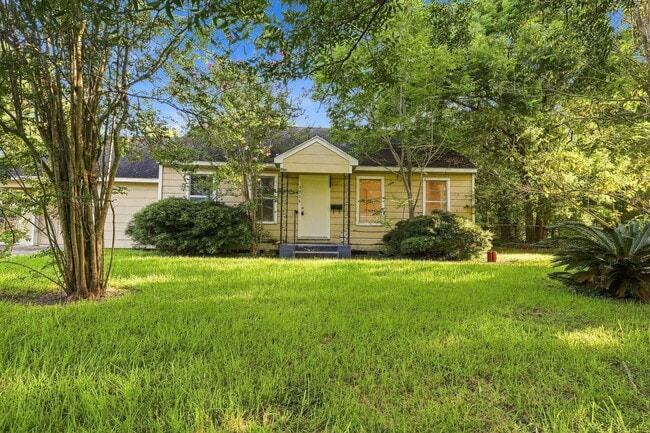 Building Photo - 1914 Oaklawn Dr