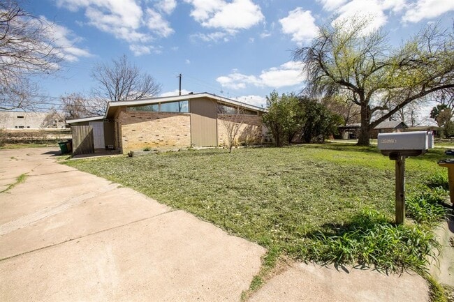 Photo - 2710 St Edwards Cir