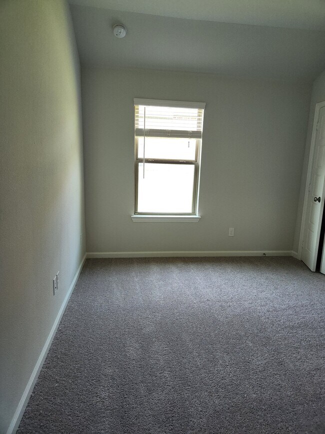 Photo - 2043 Atlantic Ave