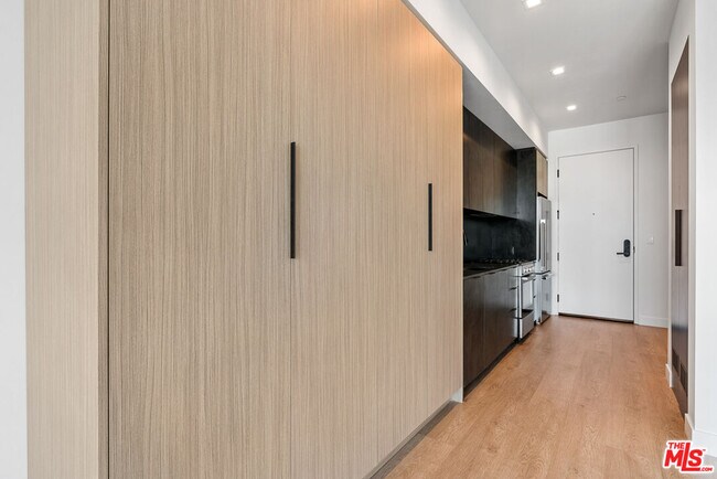 Photo - 10700 Tabor St Unidad 304