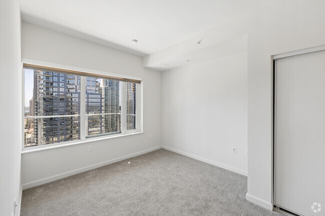 2BR, 2BA - 944SF - Bedroom