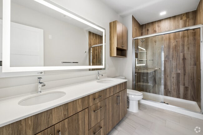 2BR, 2BA - 1,350SF - Primary Bathroom