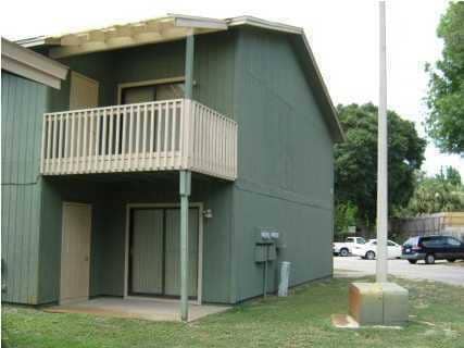 Photo - 115 Hughes St NE