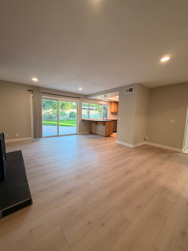 Photo - 15782 Butterfield St