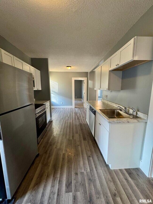 Photo - 627 N Division St