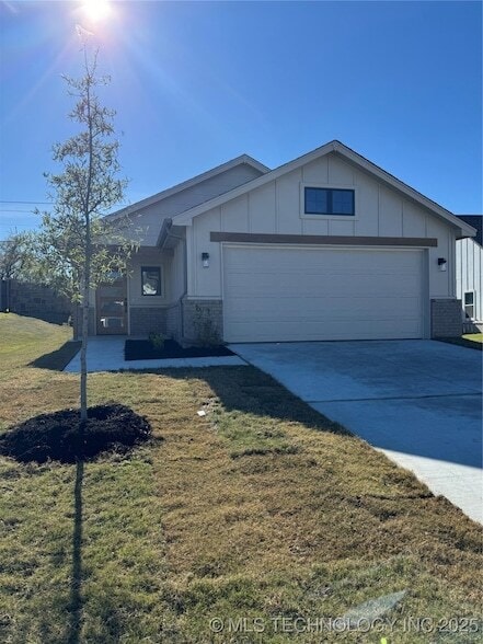 Photo - 1640 E 140th Pl House