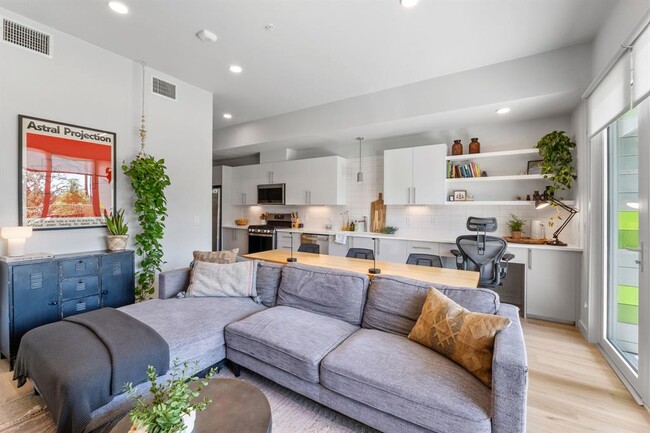 Building Photo - 4004 Banister Ln Unit 105