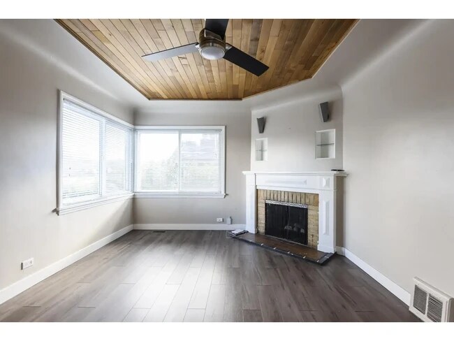 4525 Knight St Unit 2 Bedroom Upper-Level House