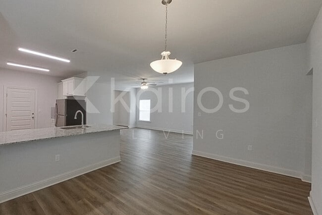 Photo - 8040 Hendrick Dr