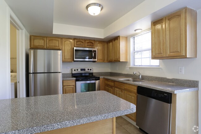 Huntingdon Brook - Huntingdon Brook Townhomes