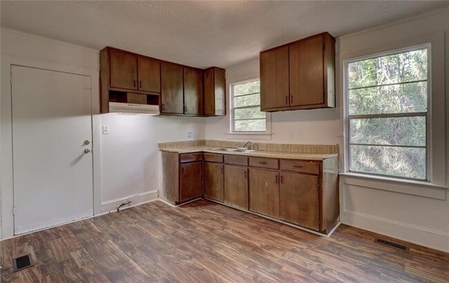 Photo - 1310 Winona Ave