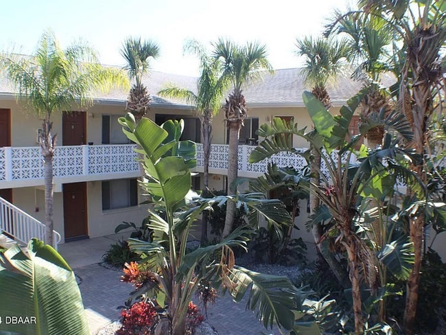 Photo - One bedroom condo beachside