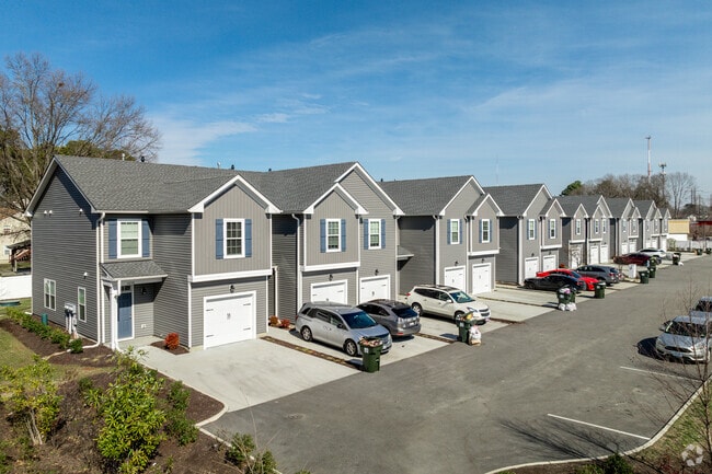 Churchland Commons at Town Pointe