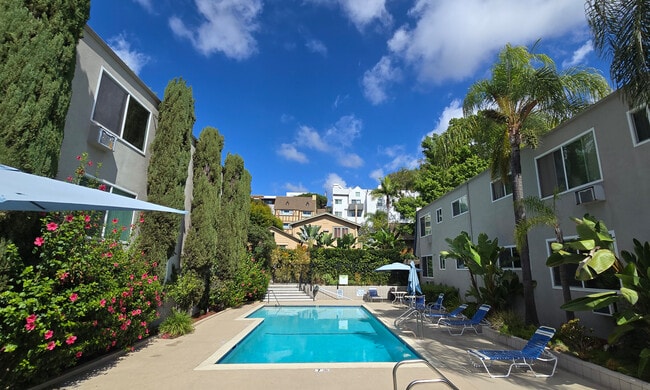 Área de la piscina - 972 Larrabee St Unidad #120