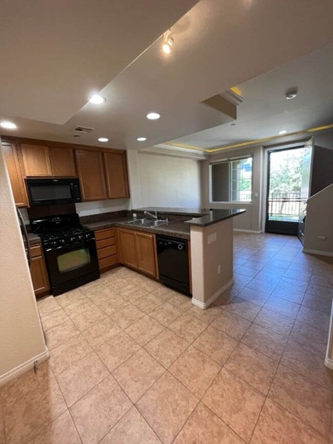 Photo - 838 Tarragon Ln