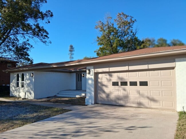 Building Photo - 5009 Cottey St