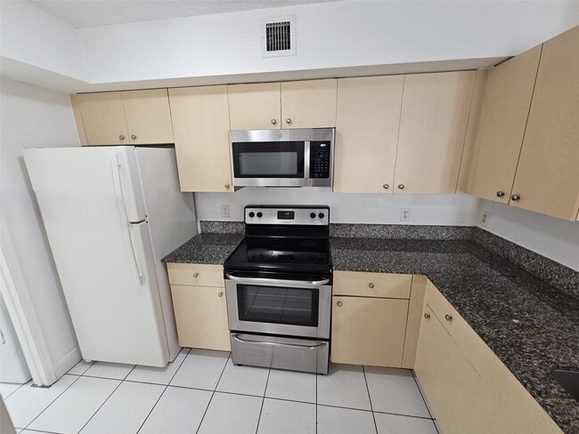 Photo - 2451 Centergate Dr Unidad 204