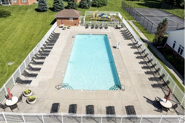 CenterPointe Apartments & Townhomes