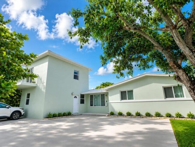 Photo - 101 SW 64th Ave