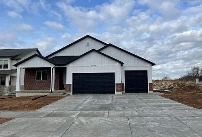 Building Photo - Coming soon! 5 Bedroom/2.5 Bathroom unit i... Rental