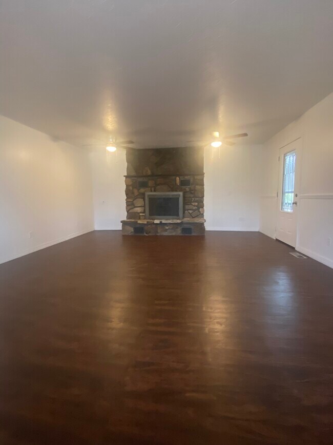 2598 AR101 House House Rental in Flippin, AR