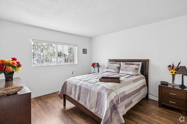 2BR, 2BA - 1,100SF - Bedroom