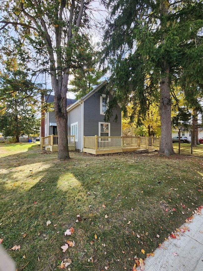 Building Photo - 4 Bedroom 1 bath