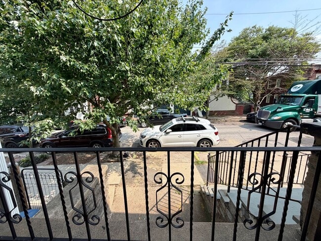 Photo - 15 W Abington Ave