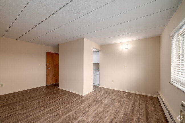1BD, 1 BA - 500SF - Living and Dining Room