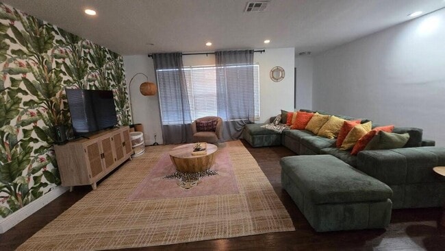 Photo - 5700 NE 20th Ave