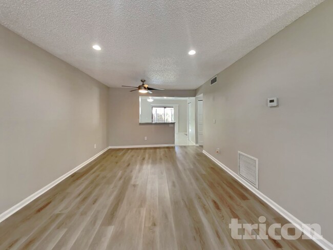 Photo - 16128 Foxfire Dr