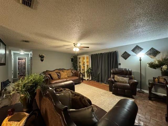 Photo - 690 Sommerfeld Dr