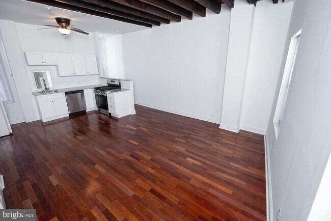 Photo - 633 N 3rd St