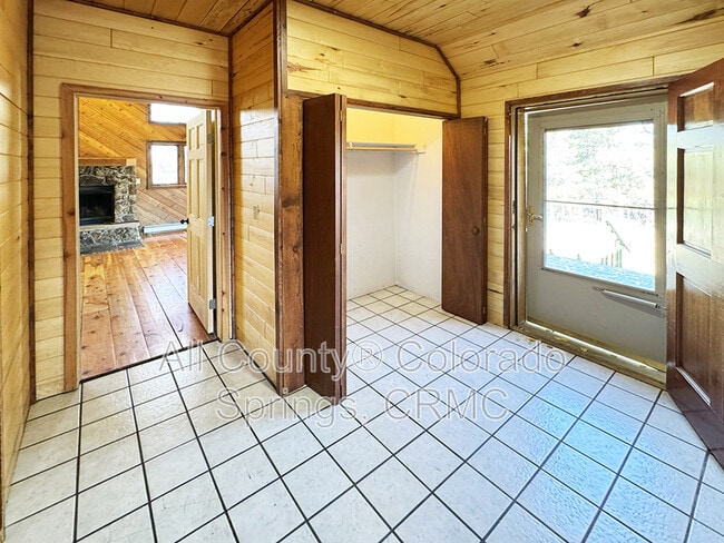 Photo - 684 Southpark Rd