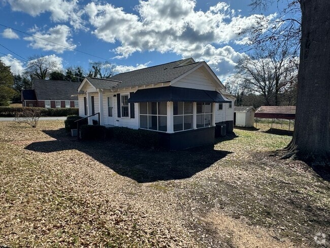 Building Photo - 2 Bedrooms, 1 Bathroom with a Bonus Room -... Rental