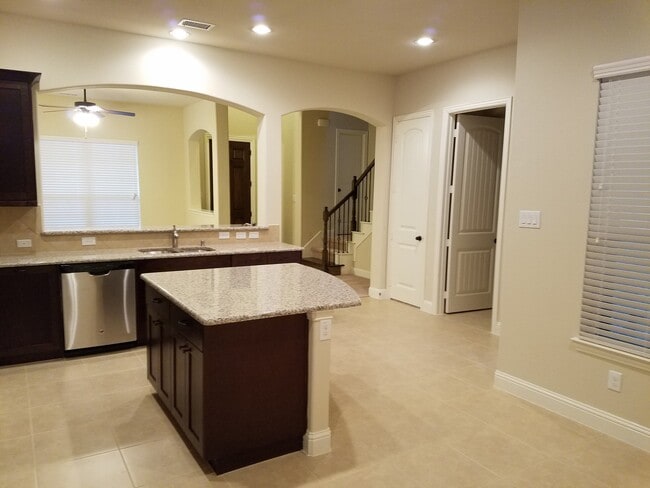 Photo - 837 Rohan Dr