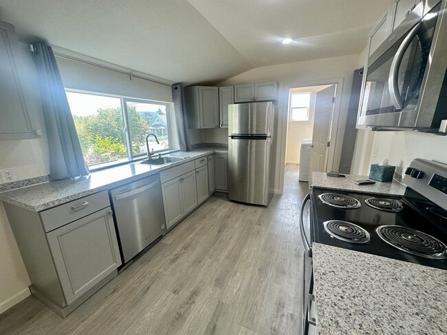 Photo - PRELEASING: Available September 2026! 3 bdrm/1 bath House!