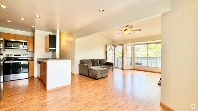Building Photo - 2 BED/2 BATH/2 PRKG + Washer/Dryer INSIDE ... Rental