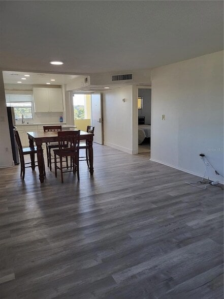 Photo - 4650 Cove Cir Unit 611