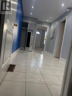 Photo - 938 Bloor St W