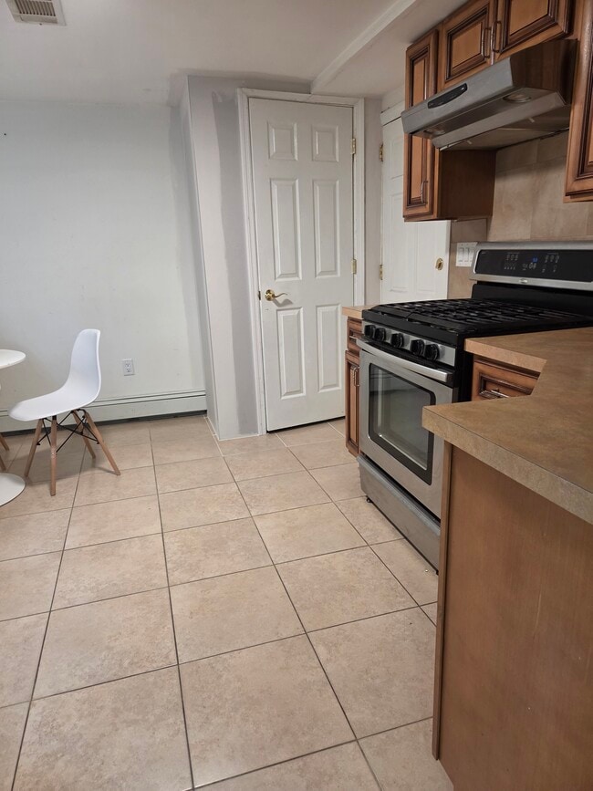 Photo - 456 Morse Ave Unidad G