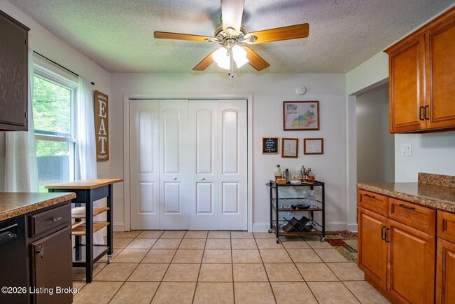 Photo - 119 E French St