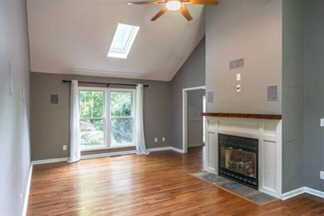 145 Sandhurst Pl