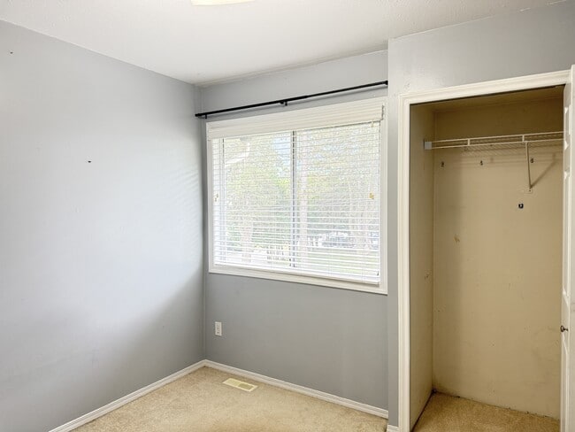 Photo - 5904 Vedder Rd