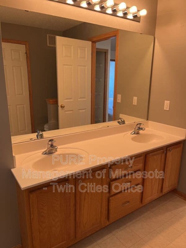 Photo - 4553 Victor Path