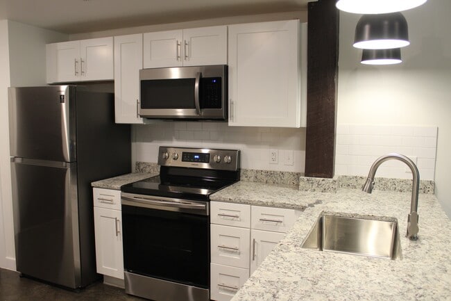 Building Photo - 408 Wellons St Unit 122 Rental
