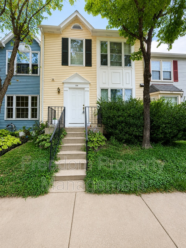 Building Photo - 726 Pine Tree Ct