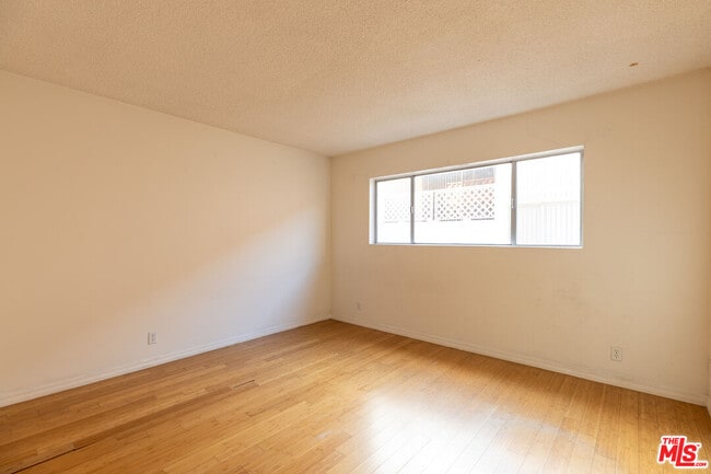 Photo - 1033 6th St Unit 304