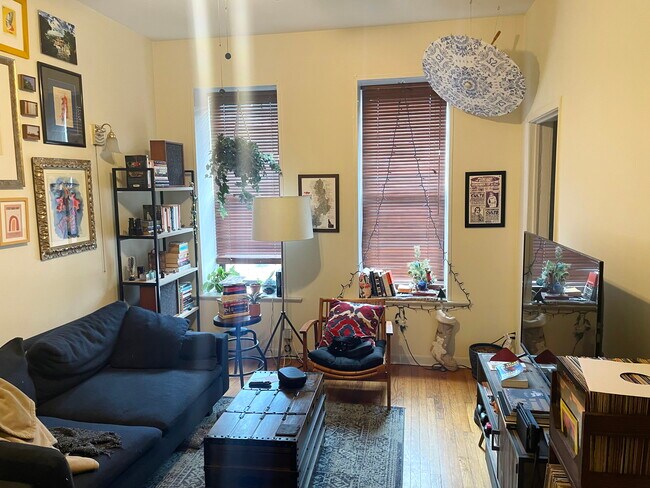 Photo - 1627 N Winchester Ave Apartments Unit 2F