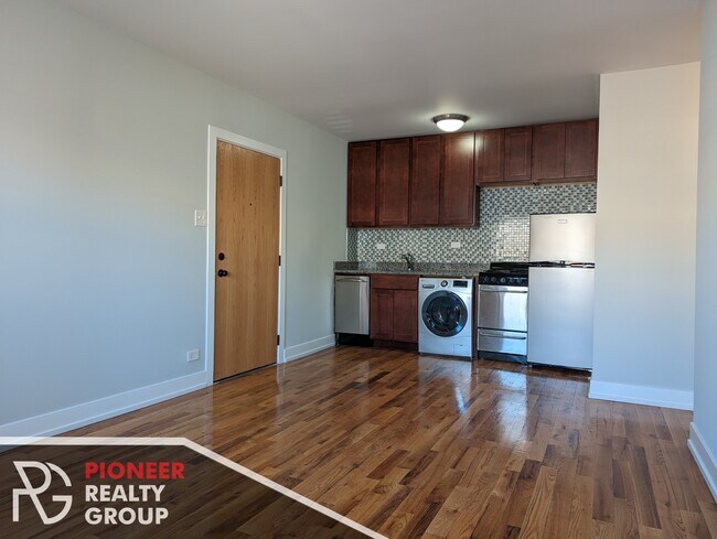 Photo - 510 W Arlington Pl Apartments Unit 4